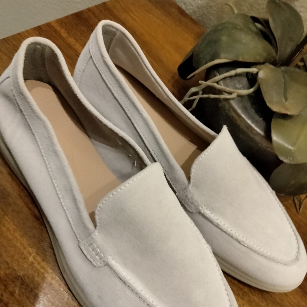 Tahari Women's Cream Loafers
